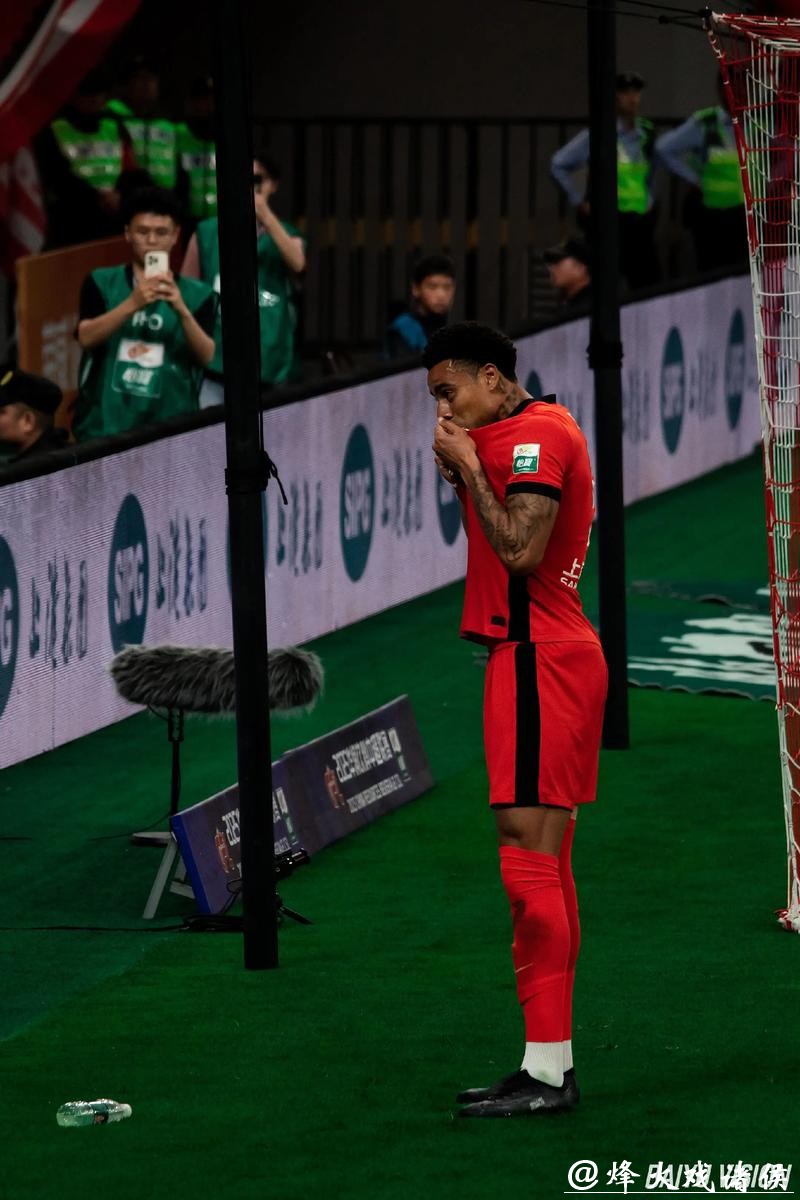 上港放走古斯塔沃,中超各队哄抢,或加盟重庆 上港放走古斯塔沃,中超各队哄抢,或加盟重庆